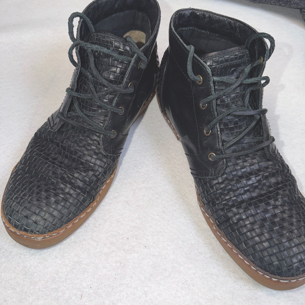 UGG Australia Mens 10 Black Woven Leather Chukka Boots Lace Up Casual